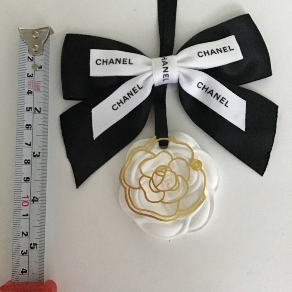 CHANEL black/white home/car diffuser + Chanel black/white shopping bag - Picture 7 of 8